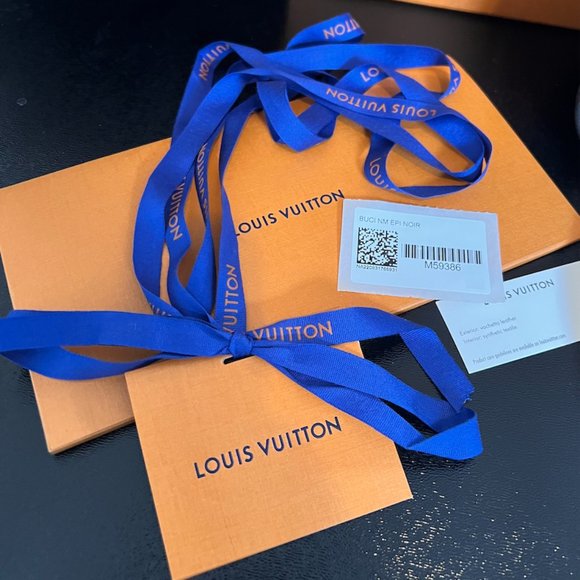 Louis Vuitton Black Epi Leather Buci Bag. Adjustable for Crossbody/Shoulder. - Picture 15 of 15